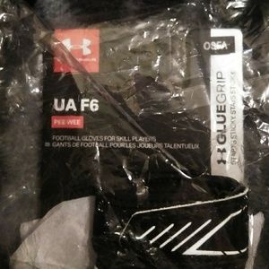 Pee wee underarmour football gloves